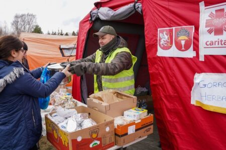 Caritas e Chiesa ortodossa in campo per aiutare i profughi ucraini. Scopri come!