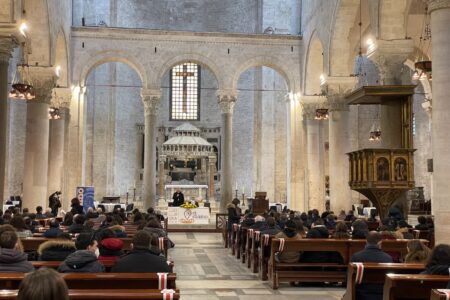 “Ci stiamo!”. Giovani e vescovi in ascolto — Arcidiocesi Bari-Bitonto
