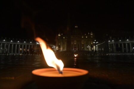 Il Papa affida le meditazioni della Via Crucis alle famiglie — Arcidiocesi Bari-Bitonto