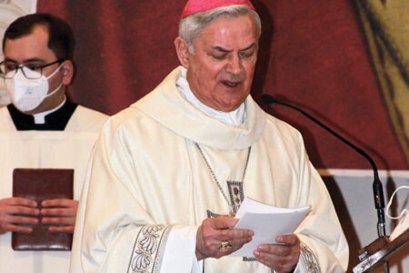 Saluto del vescovo Domenico all’arcivescovo Mons. Domenico Battaglia – Diocesi di Molfetta-Ruvo-Giovinazzo-Terlizzi