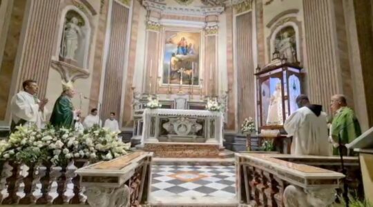 Mons. Sabino Iannuzzi recita l’Atto di Affidamento delle Famiglie a Maria – Diocesi di Castellaneta