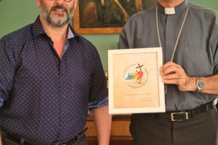 Oggi l’Arcivescovo ha incontrato Giacomo Travisani, l’autore del logo per il Giubileo del 2025 prescelto da Papa Francesco