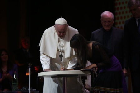 “Economy of Francesco”, Papa Francesco ha firmato, ad Assisi, un Patto con i giovani – Diocesi di Molfetta-Ruvo-Giovinazzo-Terlizzi