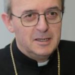 L’Arcivescovo padre Franco firma il Patto Educativo – Arcidiocesi di Manfredonia – Vieste – San Giovanni Rotondo