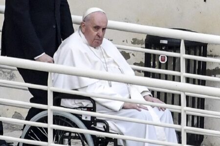 Papa Francesco ricoverato al Gemelli, Vescovi di Puglia: «Affetto e vicinanza al Santo Padre»