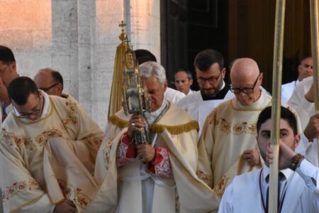 Solenne Messa e processione del Corpus Domini presieduta da S.E. Mons. Domenico Cornacchia – Diocesi di Molfetta-Ruvo-Giovinazzo-Terlizzi